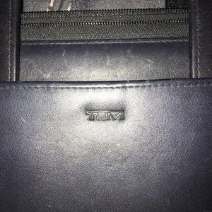Tumi brief portfolio